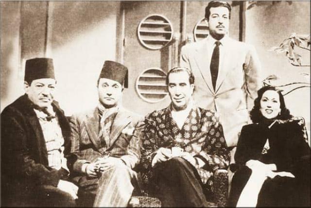 أشهر فنان تزوج أجمل فنانة مصرية وتوفي فجأة في شهر العسل ونسوا جثمانه في المطار.. شاهد من يكون!