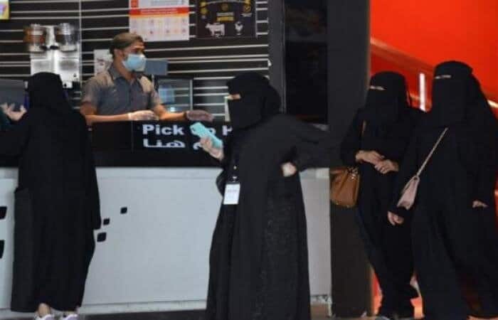 شاهد حسناء عمرها 18 سنة تزوجت من جارها الكبير في السن وبعد ذلك المفاجأة الصادمة القاتلة !!