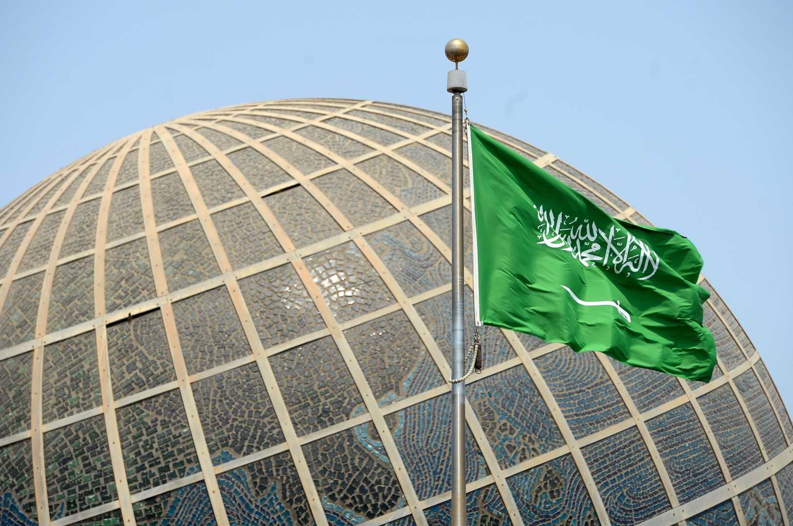 السعودية .. 7 قرارات ملكية تاريخية تستهدف جميع الوافدين والمقيمين في البلاد
