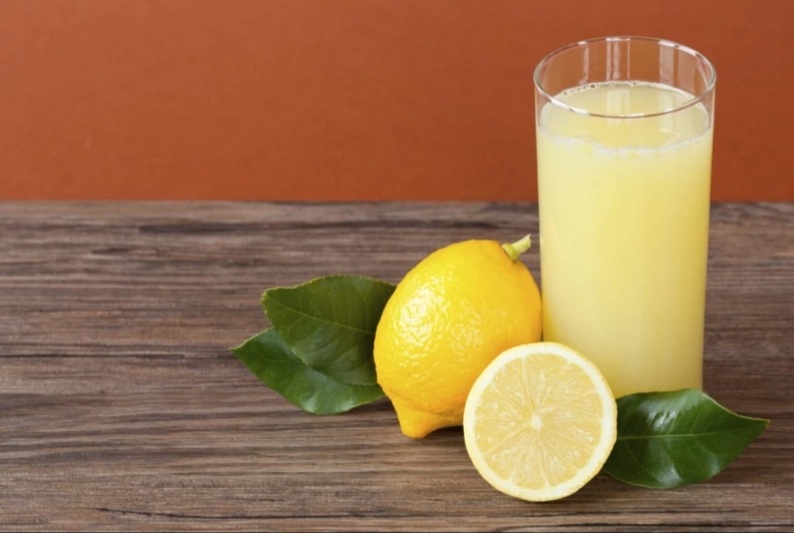 اليك أهم الأسباب التي تجعلك تتناول الماء مع الليمون كل يوم في الصباح!..اعجوبة حقيقية