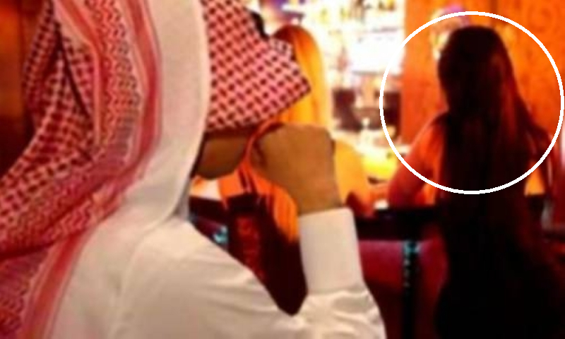 يعاشرها معاشرة الأزواج طوال الليل .. رجل اعمال سعودي يقيم علاقة مع راقصة مغربية جميلة وعندما أستيقط بالصباح حدث مالم يكن في الحسبان .. (تفاصيل مثيرة)