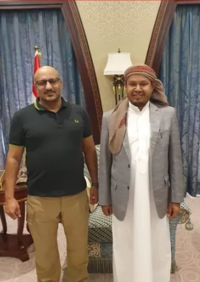 شاهد صورة مسربة لقائد المنطقة العسكرية السادسة حنتف مع طارق صالح وعثمان مجلي في الرياض 