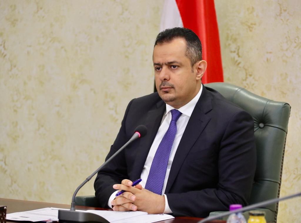 مقرب من الفريق الركن علي محسن الأحمر يفتح النار على معين عبد الملك وحكومته ويكشف عن هذا الأمر الذي فاجئ الجميع!!