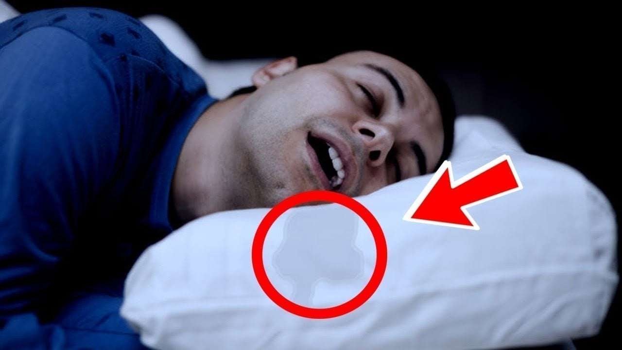 اذا استيقظت من النوم ووجدت لعابا على وسادتك ..  السبب خطير يحذرك منه الأطباء