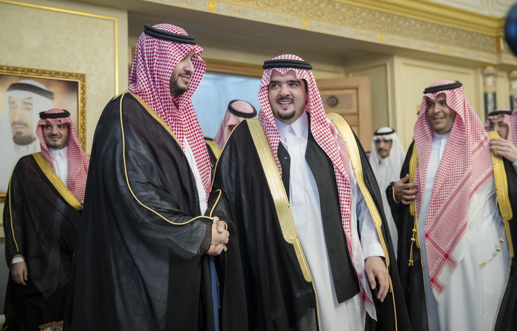 شاهد الصور : الأمير فهد بن عبدالعزيز يفقد نصف وزنه في أول ظهور له في مأدبه سحور