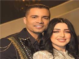 حسن شاكوش وزوجته 