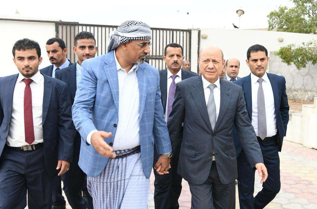 هذه الشخصية البارزة من استقبل الرئيس اليمني العليمي ونائبة عيدروس في قصر معاشيق!!.  ( صور ) 
