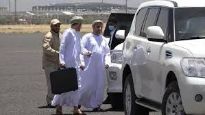 وفد عماني إلى صنعاء للقاء قيادة جماعة الحوثي لبحث هذه الملفات وعلى رأسها صرف الرواتب 