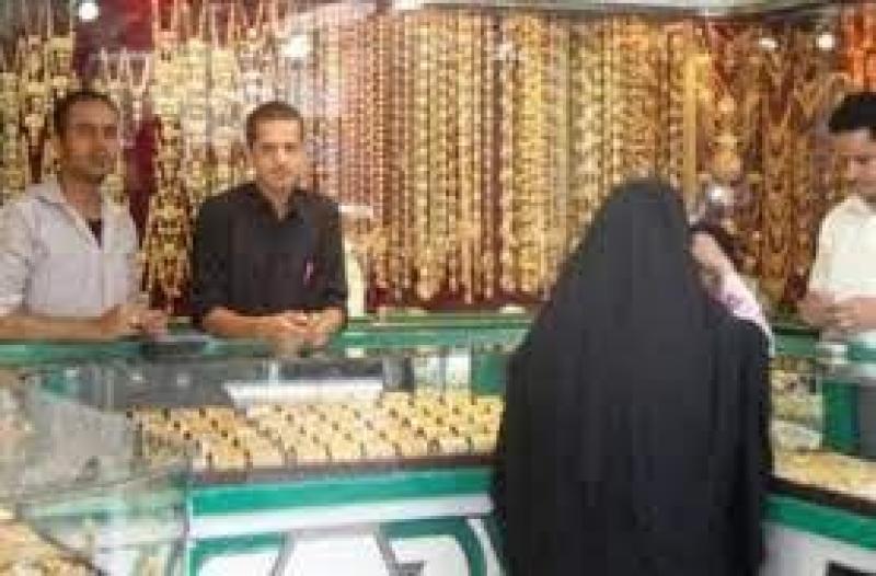 تاجر ذهب يمني  في صنعاء يقدم على الانتحار لسبب غير متوقع !