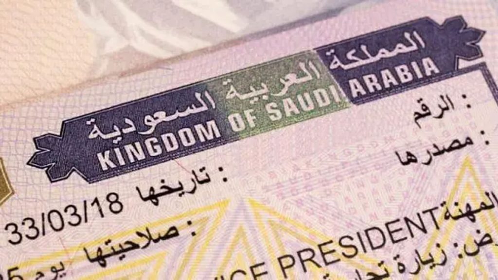 الجوازات السعودية توضح إمكانية تمديد تأشيرة الخروج والعودة لمن هم خارج السعودية لأكثر من ستة أشهر