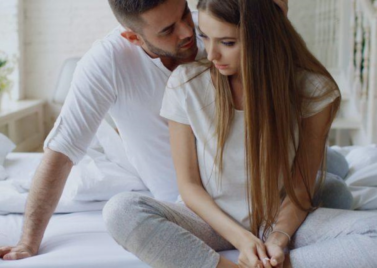 في ليلة الدخلة .. عريس يعاشر عروسته أكثر من 5 ساعات متواصلة وفي الصباح الباكر عثرو عليه جثة هامدة على السرير .. لن تصدق ماحدث؟