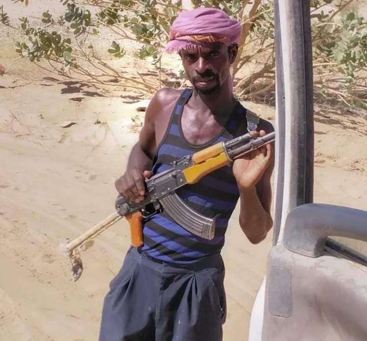 شاهد اول صورة للاثيوبي الذي اقتحم منزل وقام بقتل امراتين بشبوة لهذا السبب الصادم!!