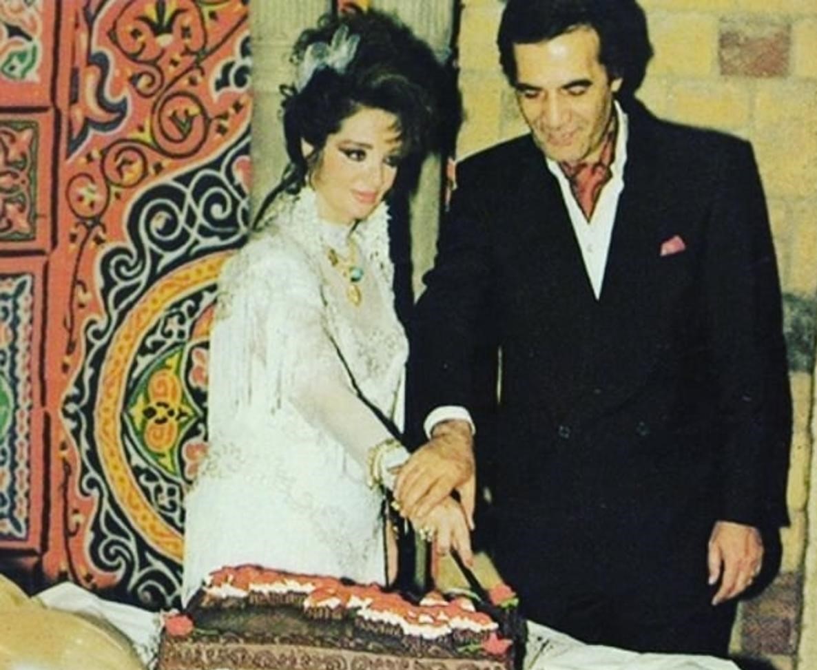 بعد أسابيع من وفاته .. شاهد صور مسربة ونادرة من عرس الفنان محمود ياسين على زوجته شهيرة وأبرز الحضور يوم فرحه ( تفاصيل ) 