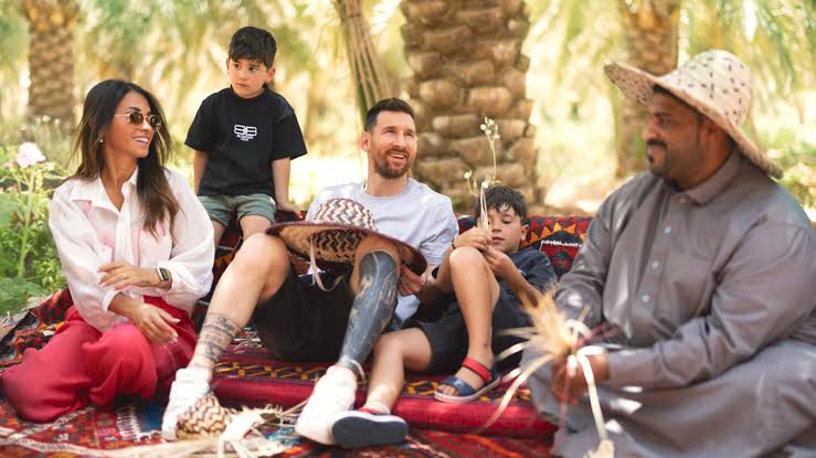 ميسي يخرح عن صمته ويفجر مفاجأة بشأن السبب الحقيقي لزيارته للسعودية !