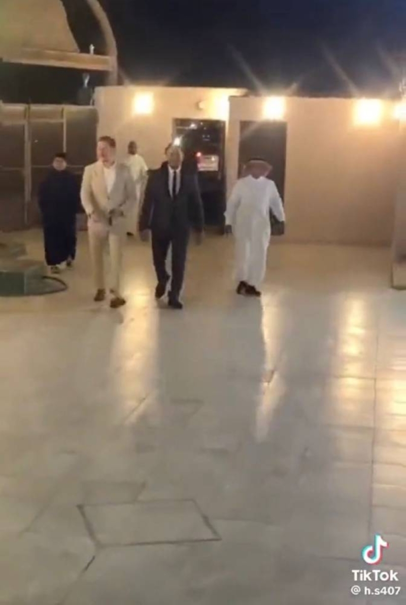 فيديو يثير ضجة كبيرة لسعودية توثق زواجها من شاب عربي وكيف تم استقباله 