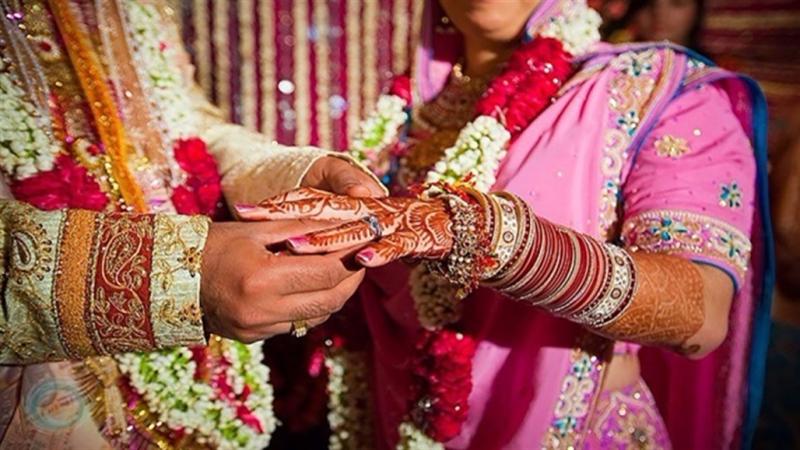 شاب هندي يتحول إلى وحش ويعذب عروسته الجميلة حتى الموت .. سيصدمك السبب