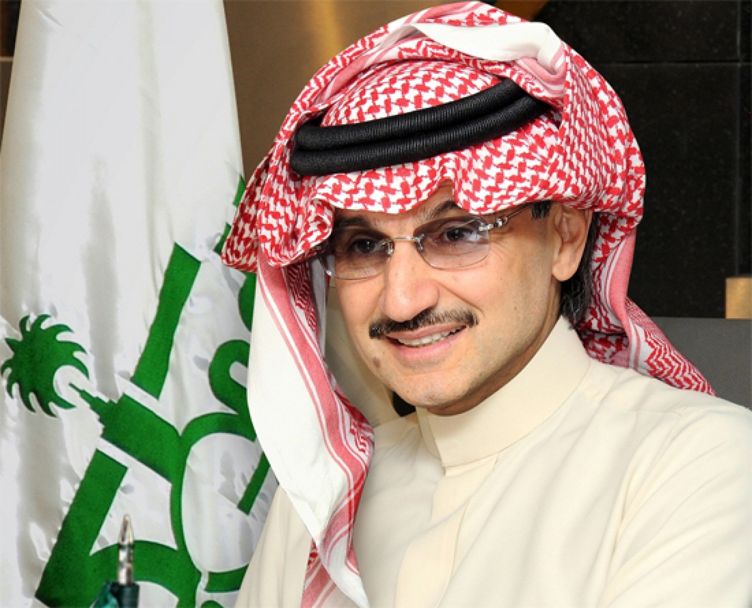 باهظة الثمن ..ساعة الملياردير الوليد بن طلال تثير موجة جدل واسع على مواقع التواصل الإجتماعي.. لن تصدق كم يبلغ سعرها وما هي ماركتها!