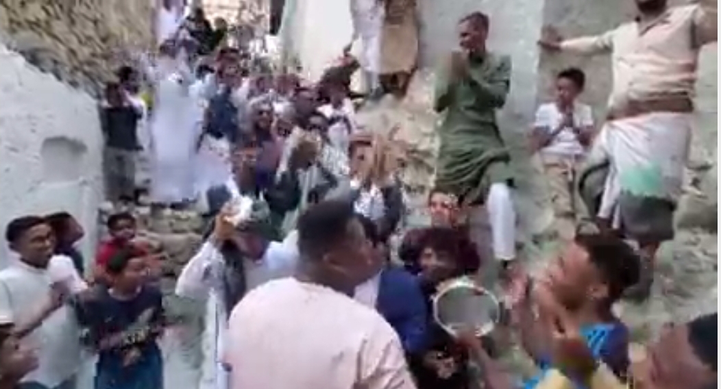 شاهد رعشة الزواجات من منطقة يمنية وهذا ما يحدث فيها شيء لا يصدق..اخيرا انكشف المستور