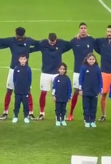 شاهد طفل وطفلة يمثلون اليمن في كأس العالم ويسجلون حضور تاريخي في اقوى المباريات