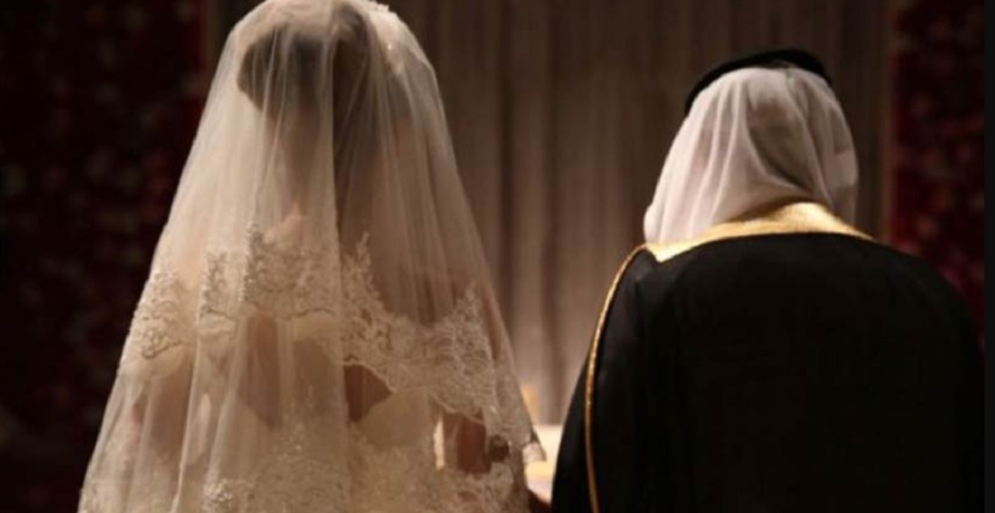 عريس سعودي يعيد العروس لأهلها فجأة ليلة الزفاف ويمهلهم 20 يوماً فقط والسبب صادم للجميع!.. هذا ما أكشتفه سراً