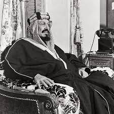 شاهد صورة الملك السعودي المؤسس عبدالعزيز مع هذه الشخصية وفي مكان غير متوقع!