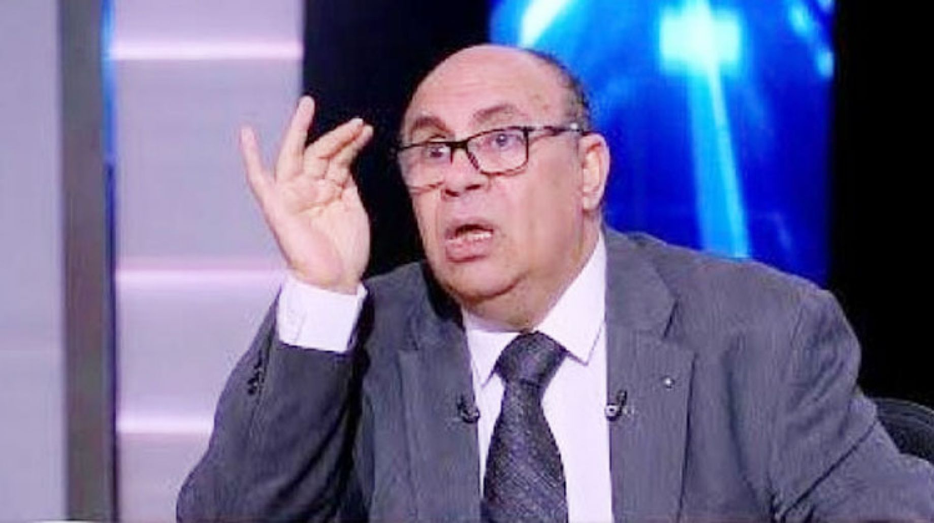 « أختي على علاقة بشاب في السر وهي متجوزة.. أعمل إيه؟ ».. انفعال مبروك عطية ورده المفاجئ الذي صدم الجميع!