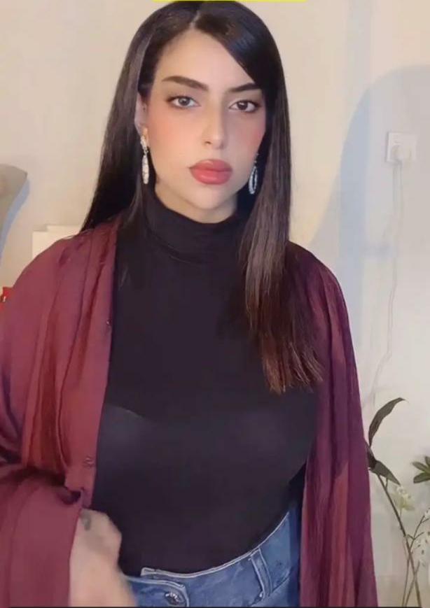 سيدة سعودية شبيهة بجورجينا تخطف الأنظار بالمملكة .. صورة