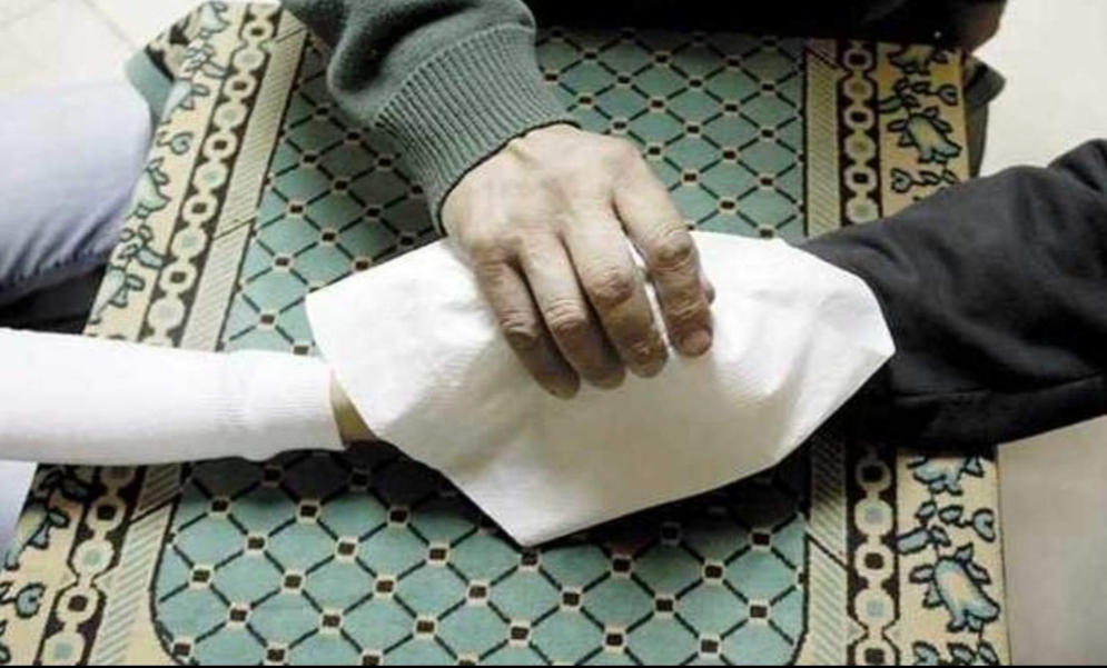 أنجب 12 ابنا.. طبيب شهير يخفي زواجه من 4 سيدات 24 عاما وفيسبوك يكشفه   