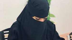 فتاة سعودية تتزوج من جارها الكبير في السن.. وبعد شهر كانت الصدمة في حياتها !