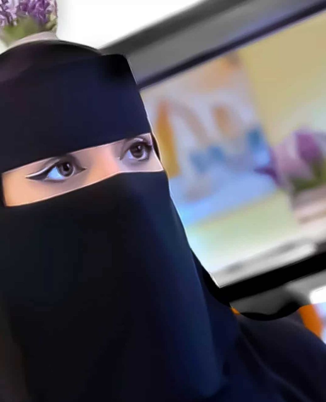 سعودي فقد السيطرة على نفسه فقام بعمل خادش مع فتاة في الشارع .. وعندما حضرت الشرطة كانت المفاجأة..!