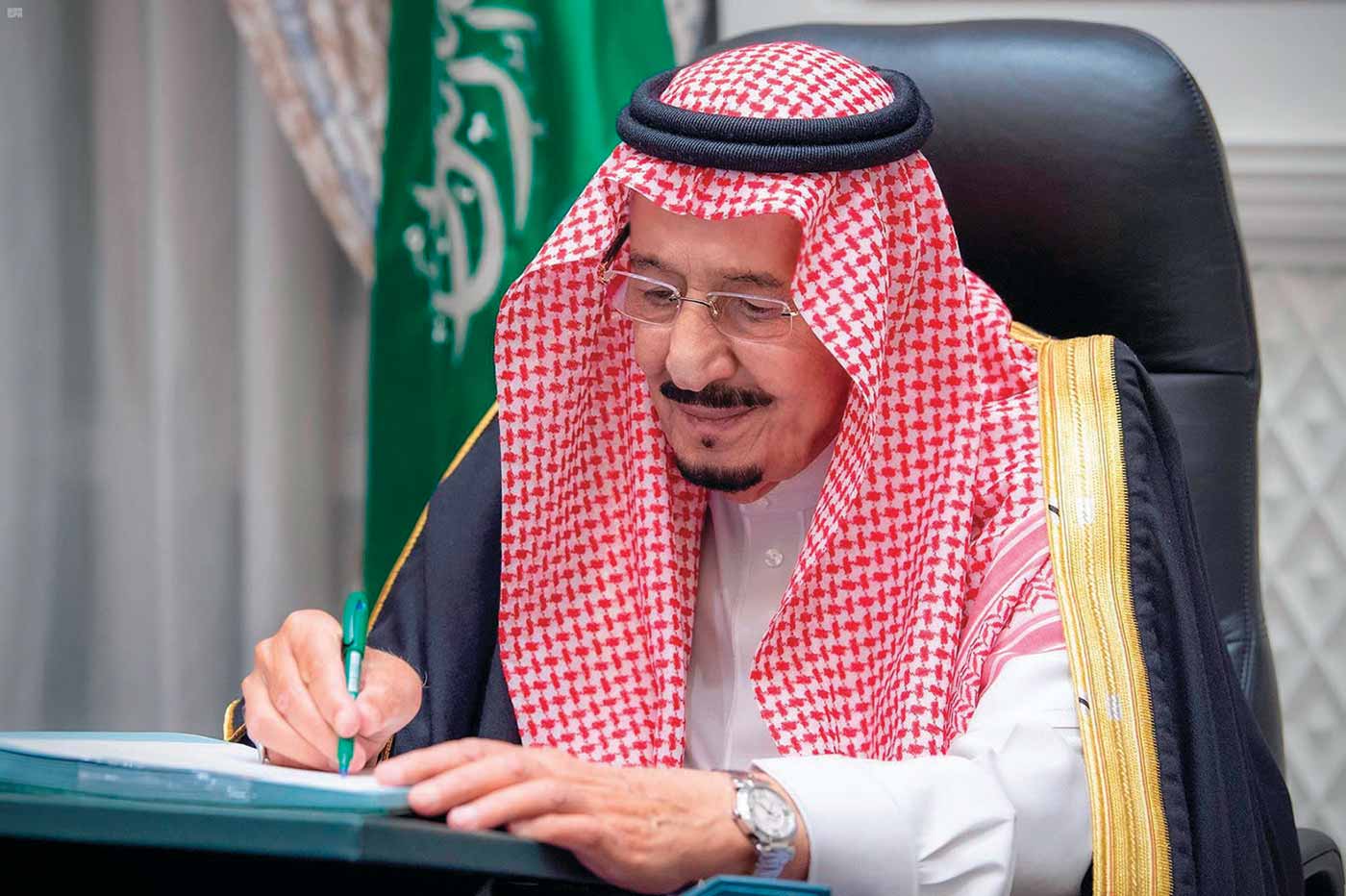 تفاجأ الجميع.. 6 قرارات ملكية في السعودية ستغير حياة المغتربين من بداية 1445هـ