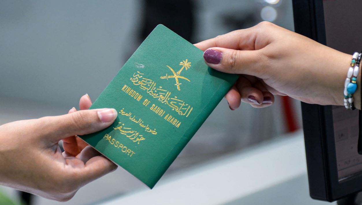 لن تصدقوا كم عدد التأشيرت المسموح بها للوافدين إلى السعودية..تفاصيل مفاجئة