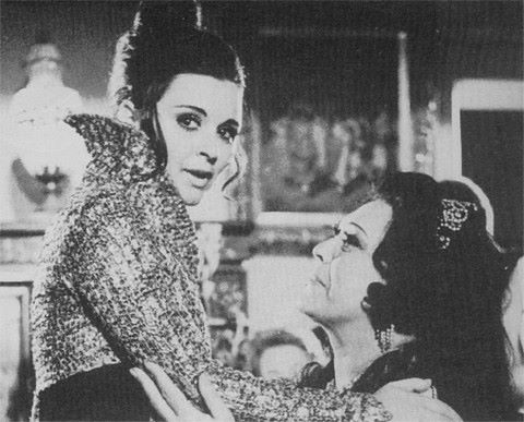 عرض فيلم خلي بالك من زوزو بنسخة مرممة ..  وحسين فهمي يعلق على ذلك !