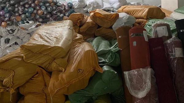 السعودية..نوع من الأقمشة يثير الجدل في مطار الملك عبد العزيز.. ماذا يحدث؟