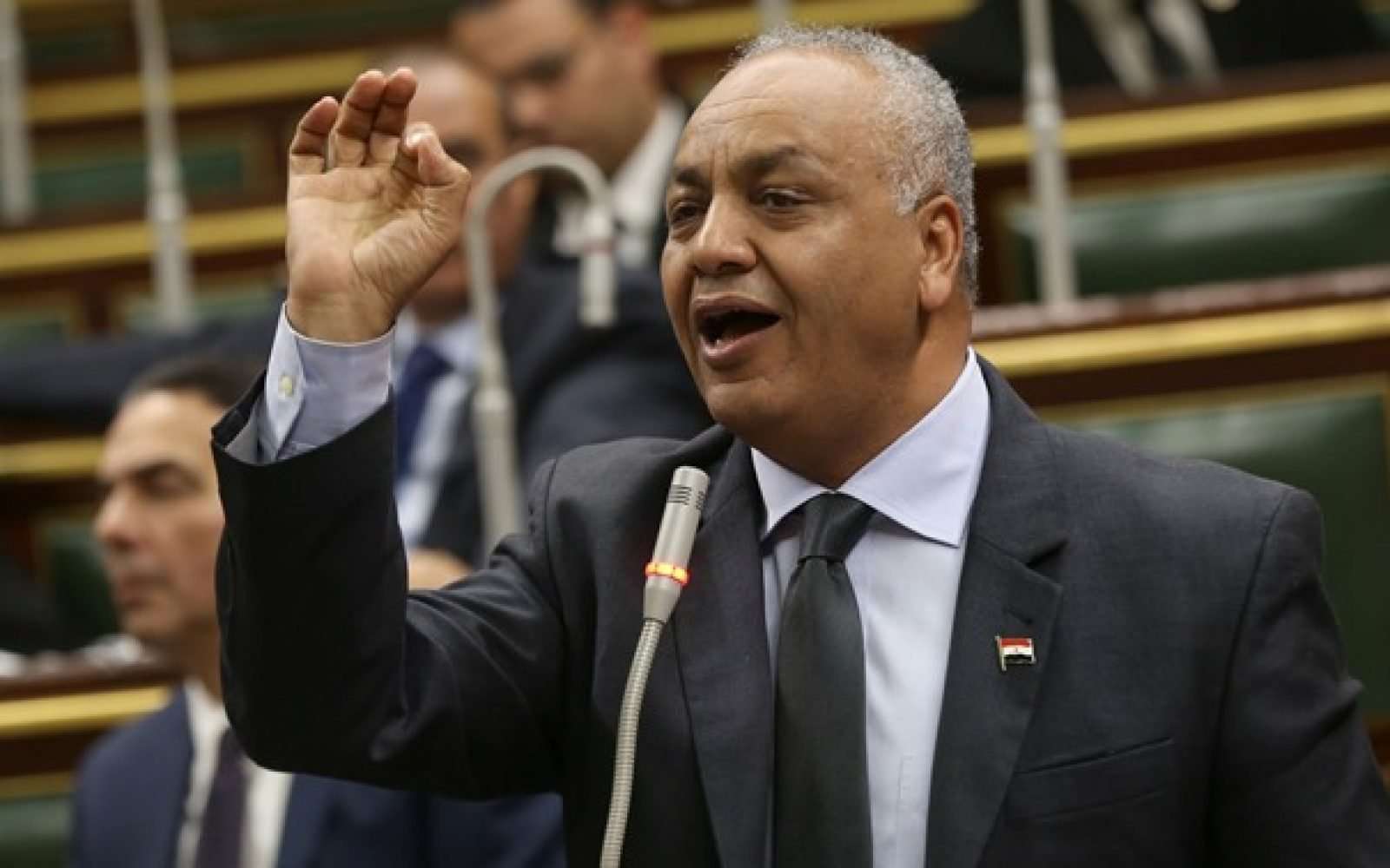 نائب في البرلمان المصري يرد على تقرير تسليح حماس عبر أنفاق سيناء .. اشربوا من البحر!