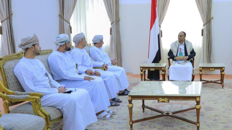 توقعات بإعلان خارطة طريق لإنهاء الحرب في اليمن بعد زيارة الوفد العماني لصنعاء