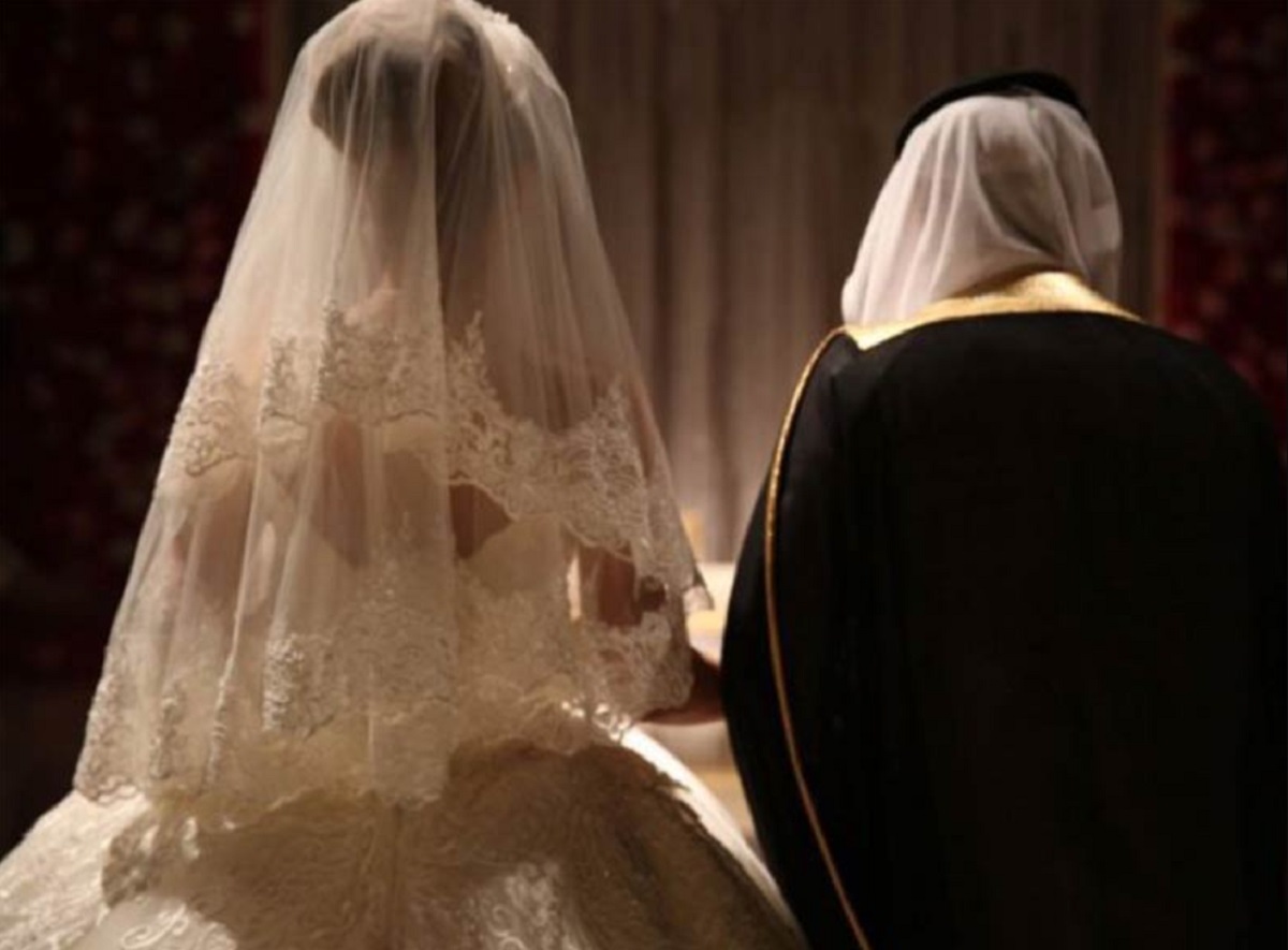 يحدث في السعودية..  تزوج عروستين في ليلة واحدة وما فعلته إحداهما مع العريس ليلة الزفاف لا يخطر على بال النساء!!