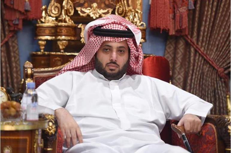 شاهد من هو الملياردير السعودي الذي دفع 10 ملايين ريال لتناول وجبة غداء مع رونالدو وميسي؟