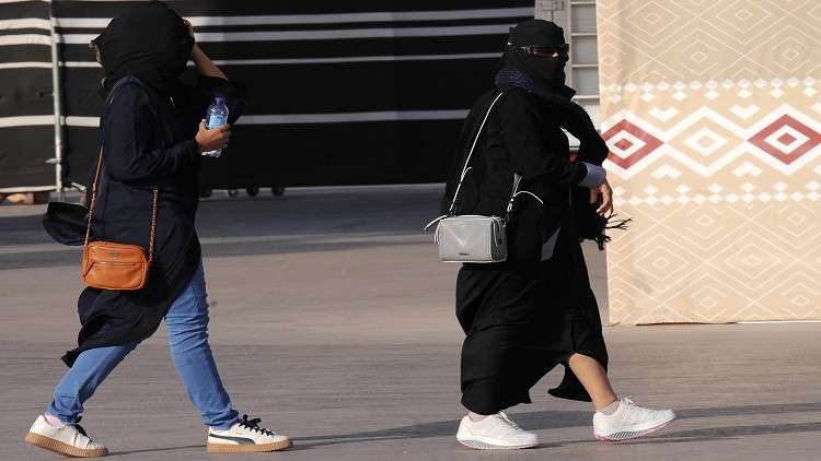 انتقام سعودية من طليقها.. لن تصدق ما فعلت بابنته من زوجته الأولى بعدما استدرجتها لغرفتها