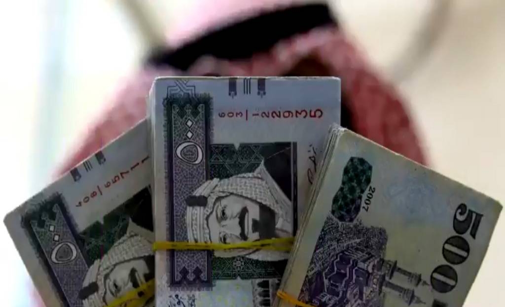 قفزة كبيرة ولأول مره في سعر صرف الريال اليمني مع انهيار كارثي للعملة السعودية في عدن وصنعاء ..السعر الآن