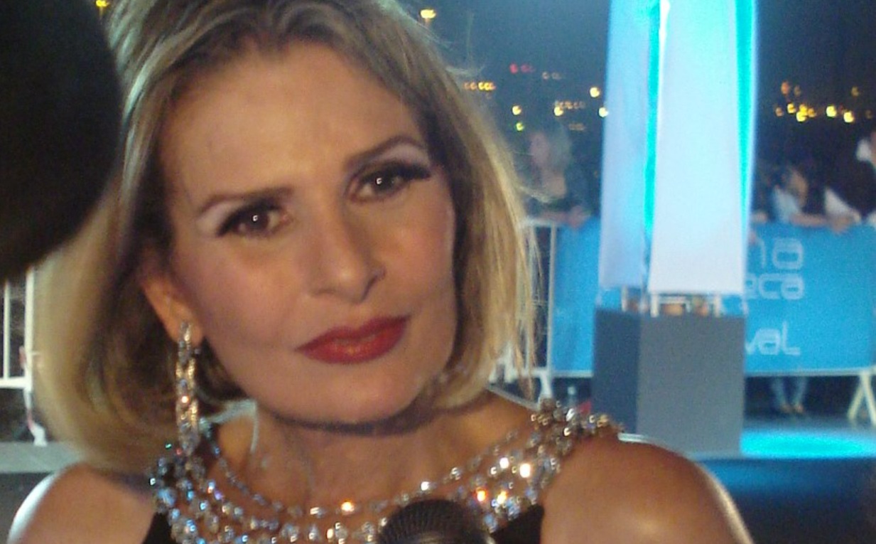 الفنانة يسرا
