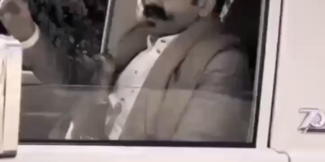 الجماهير في ذهول ..رجل اعمال يمني يقدم اعظم واغلى هدية في تاريخ اليمن للمنتخب المغربي 