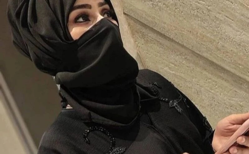 سعودي فقد السيطرة على غريزتة فقام بعمل خادش مع فتاة في الشارع .. وعندما حضرت الشرطة حدثت المفاجأة..!