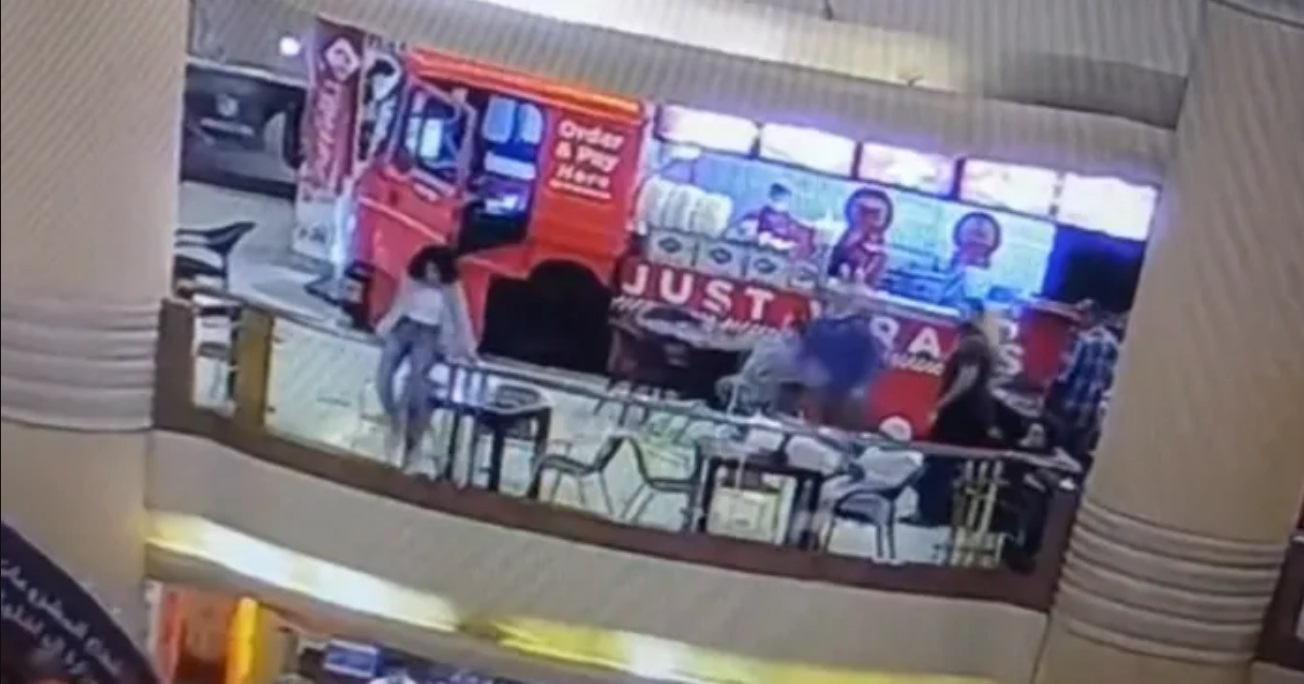 لحظة انتحار فتاة في مول سيتي ستارز في مدينة نصر