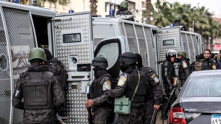 طفلة مصرية  تسقط أكبر مجرم إباحي في بلدها .. تفاصيل كيف حدث ذلك !