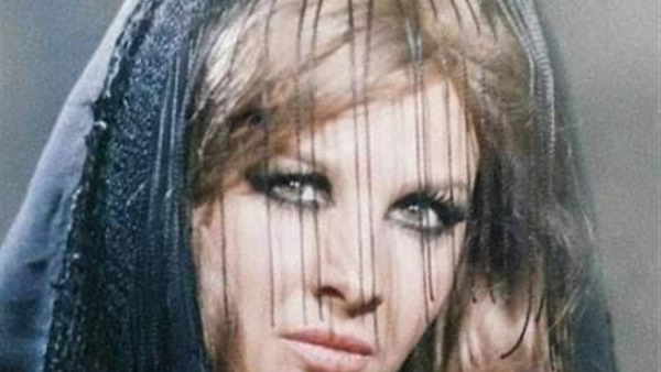 الفنانة اغراء