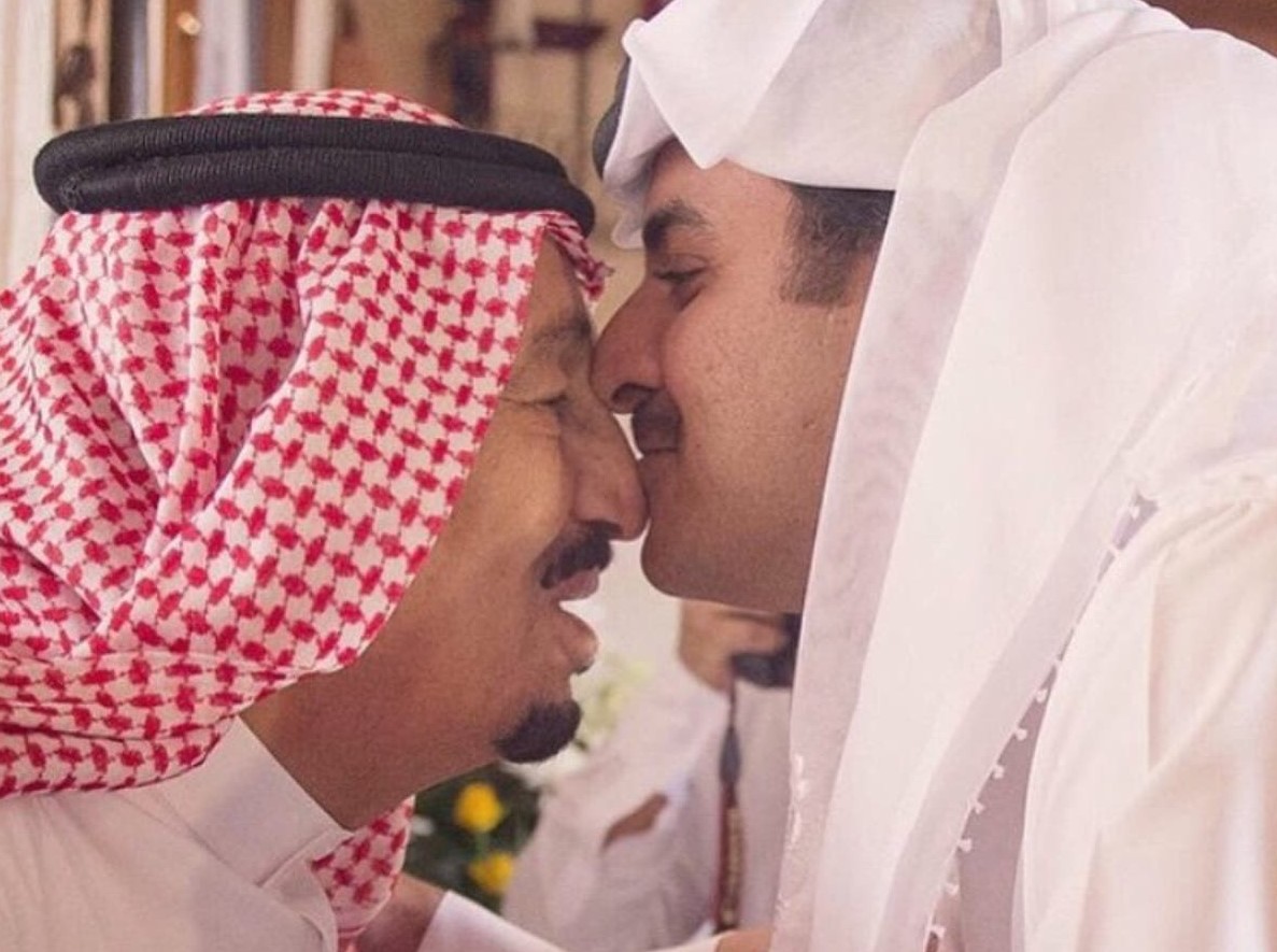 الملك سلمان والأمير تميم