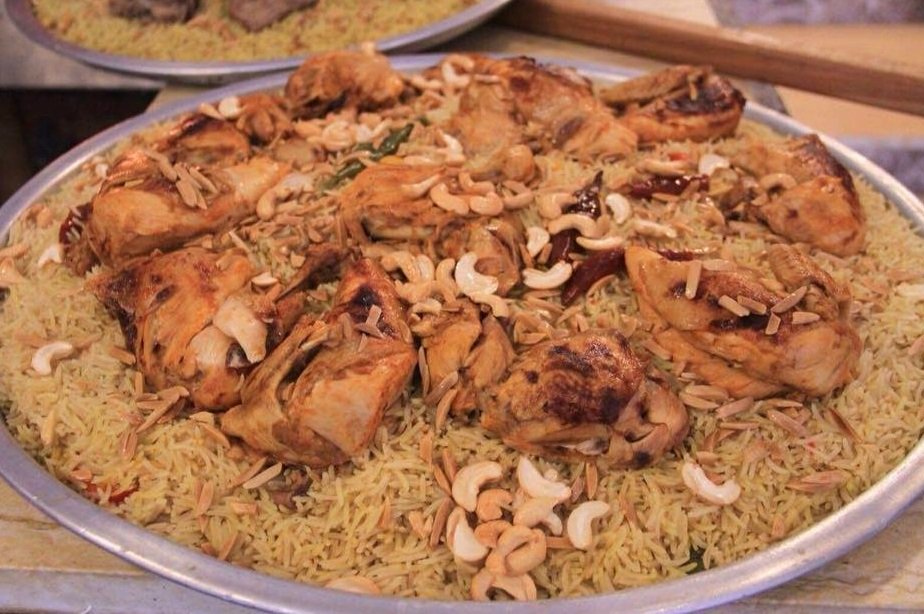 لا إسراف بعد اليوم .. السعودية تعلن عن غرامة مالية تصل الى ربع مليون ريال لكل مقيم او مواطن يتناول الطعام بهذه الطريقة !