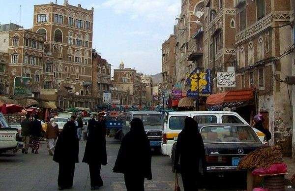ضربة قوية للاقتصاد اليمني.. ثلاث من كبريات الشركات اليمنية تتجه إلى التقسيم