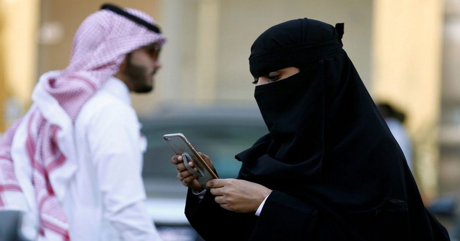 شاهد منعها زوجها من الاعلانات في سناب شات فورطته في فضيحة اشعلت السعودية